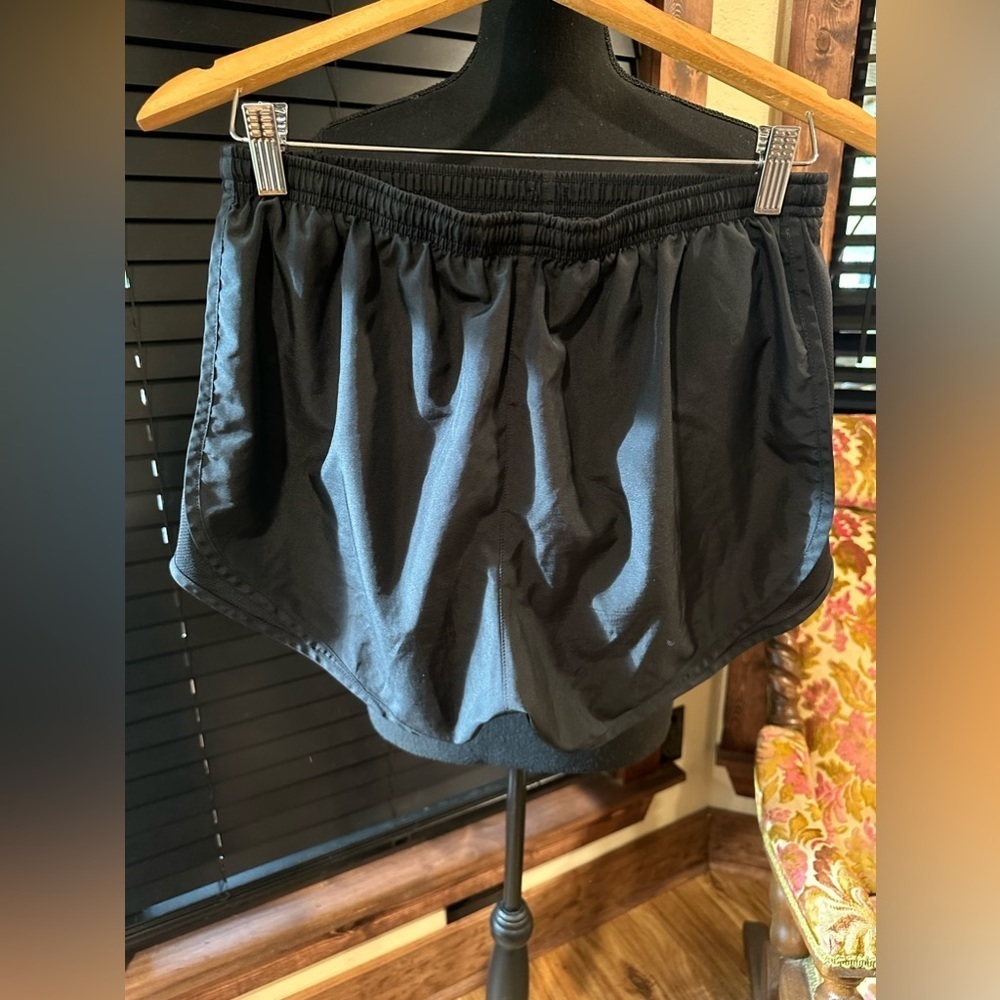 EUC Nike  Dry fit athletic shorts. running shorts black Sz M